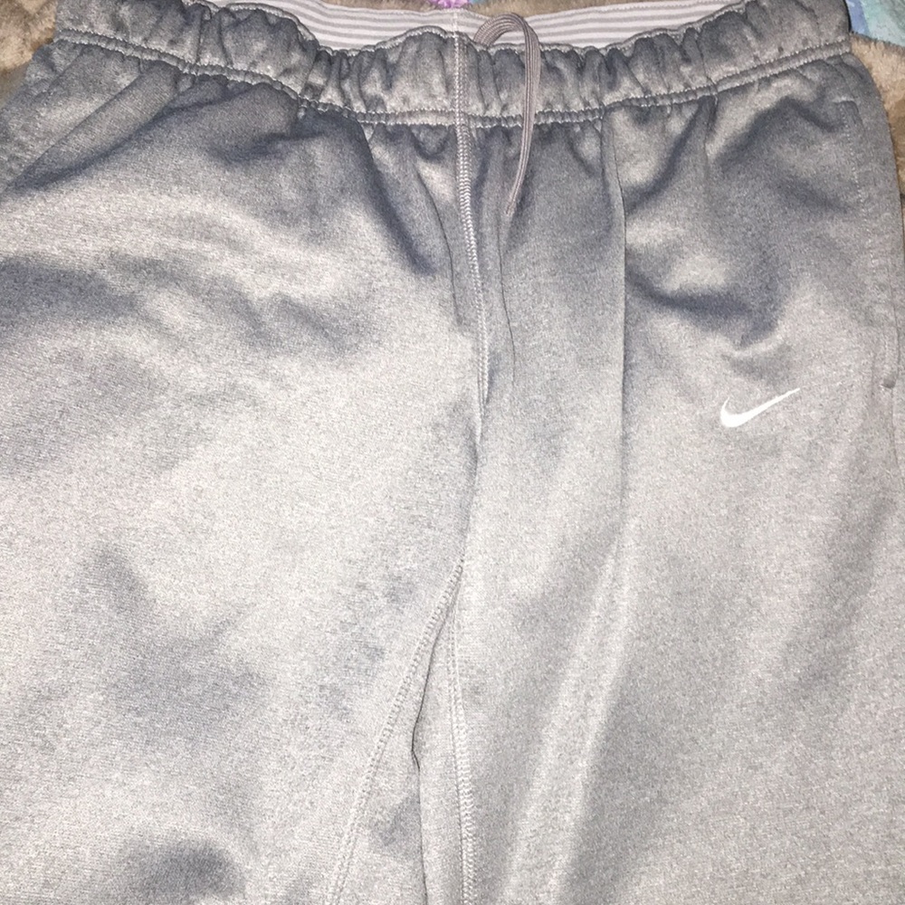 Women’s Nike thermal fit sweatpants